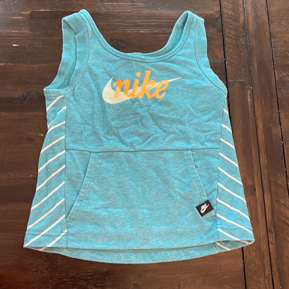 Girls Nike tank top with pockets